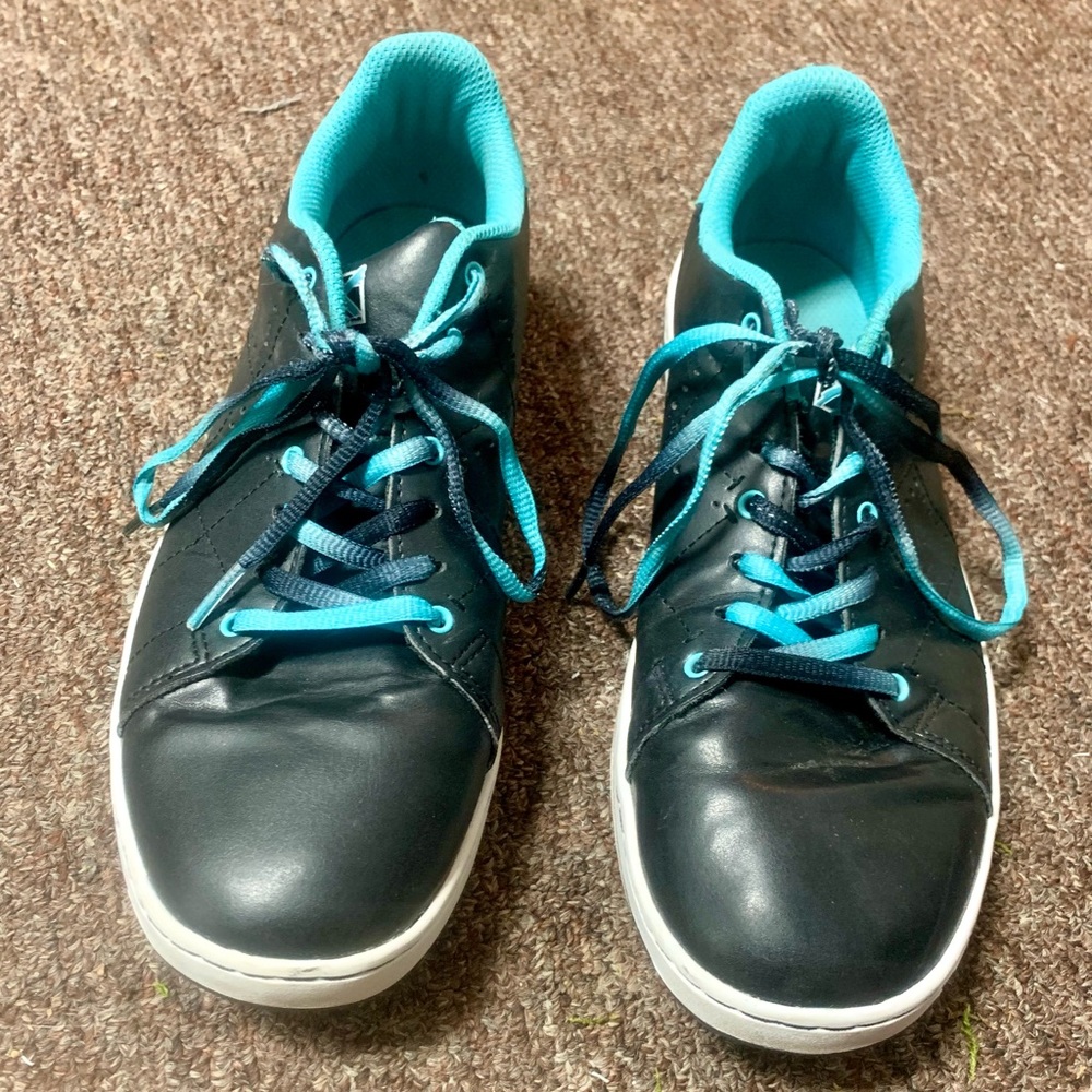 Ladies size 9.5 KR Strikeforce black and teal bowling shoes.